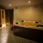 Bed & Breakfast Izbica Parking, Jacuzzi, Sauna Gratis