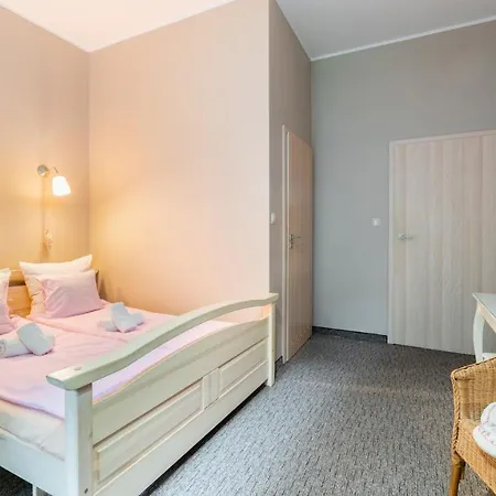 Izbica Parking, Jacuzzi, Sauna Gratis Bed & Breakfast 3*