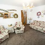 Oda ve Kahvaltı Izbica Parking, Jacuzzi, Sauna Gratis