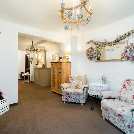 Izbica 住宿加早餐酒店 4*