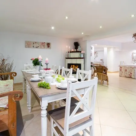 Bed & Breakfast Izbica 4*