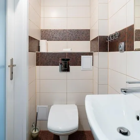 Alojamento de Acomodação e Pequeno-almoço Izbica Parking, Jacuzzi, Sauna Gratis