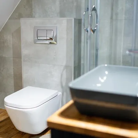 Izbica Parking, Jacuzzi, Sauna Gratis Alojamento de Acomodação e Pequeno-almoço 4*