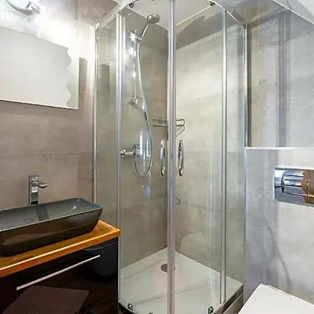 Izbica Parking, Jacuzzi, Sauna Gratis