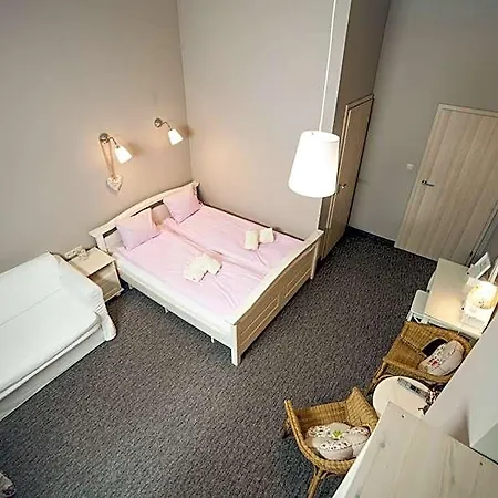 Couette-café Izbica Parking, Jacuzzi, Sauna Gratis
