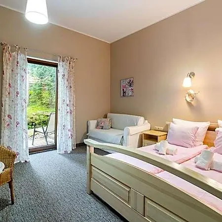 Izbica Parking, Jacuzzi, Sauna Gratis Couette-café