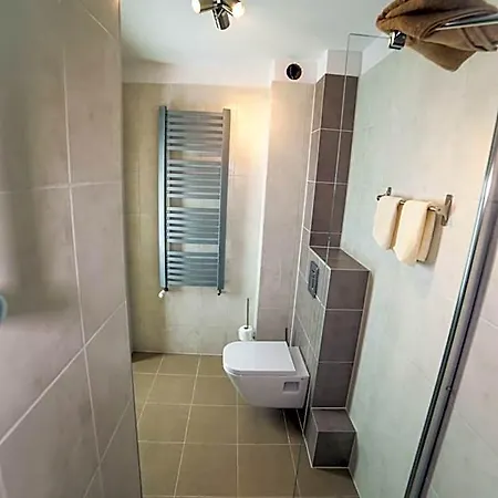 Alojamento de Acomodação e Pequeno-almoço Izbica Parking, Jacuzzi, Sauna Gratis 4*