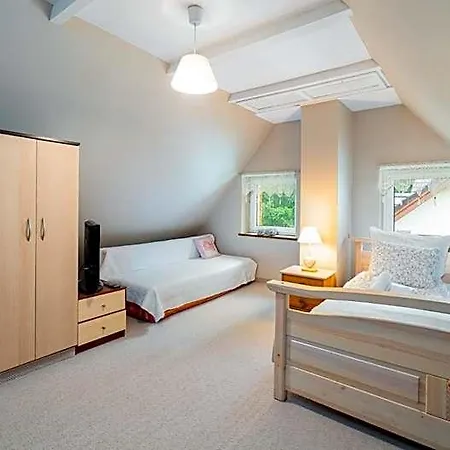Izbica Parking, Jacuzzi, Sauna Gratis Alojamento de Acomodação e Pequeno-almoço