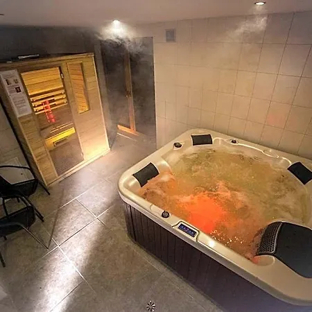 Izbica Parking, Jacuzzi, Sauna Gratis Alojamento de Acomodação e Pequeno-almoço