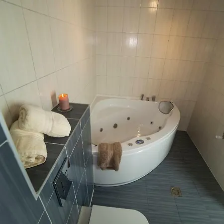 Alojamento de Acomodação e Pequeno-almoço Izbica Parking, Jacuzzi, Sauna Gratis 4*