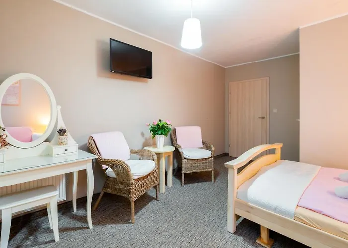 Izbica Parking, Jacuzzi, Sauna Gratis Panzió 4*