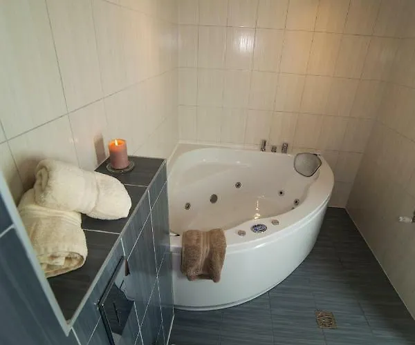 Bed & Breakfast Izbica Parking, Jacuzzi, Sauna Gratis 4*